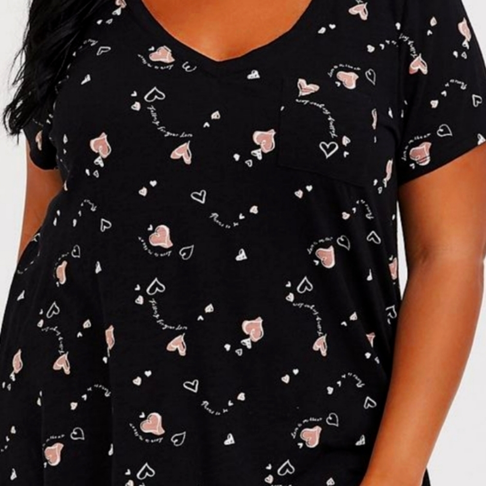 🌸Torrid, Plus, vneck heart soft tshirt - Picture 2 of 6